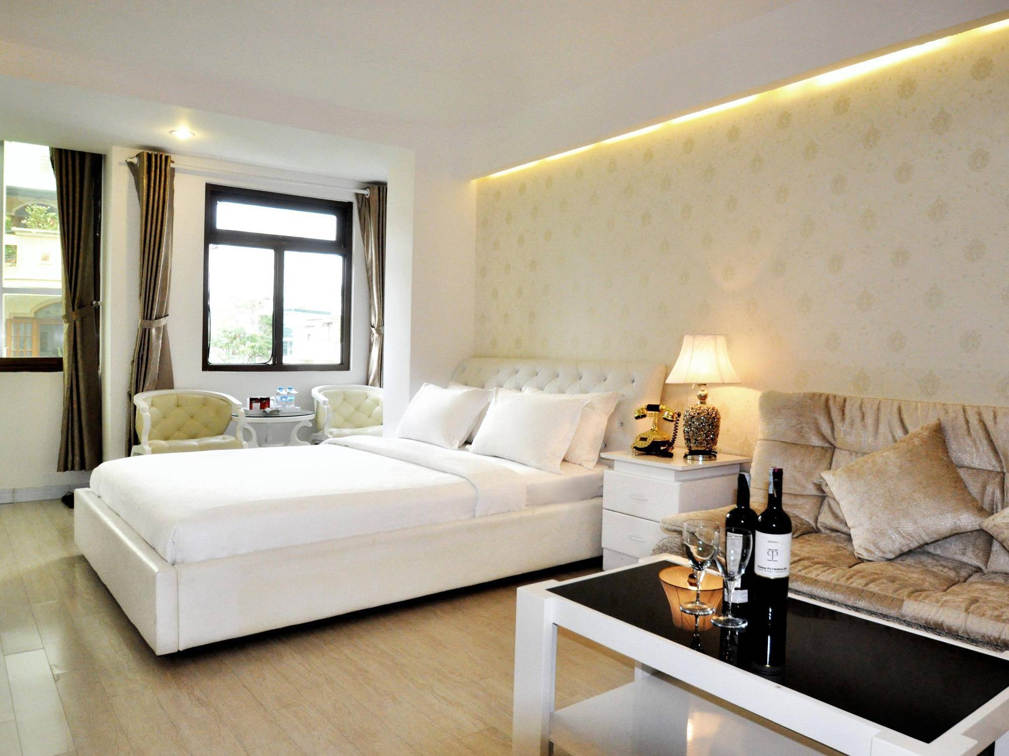 The White Hotel 8A Thai Van Lung Ho Chi Minh City Exterior photo